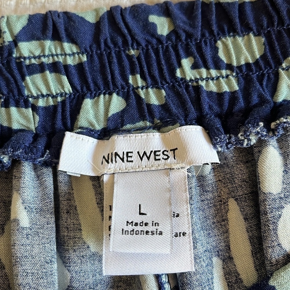 Nine West navy blue, midi skirt with light blue blotches. Size Large. - Picture 6 of 7